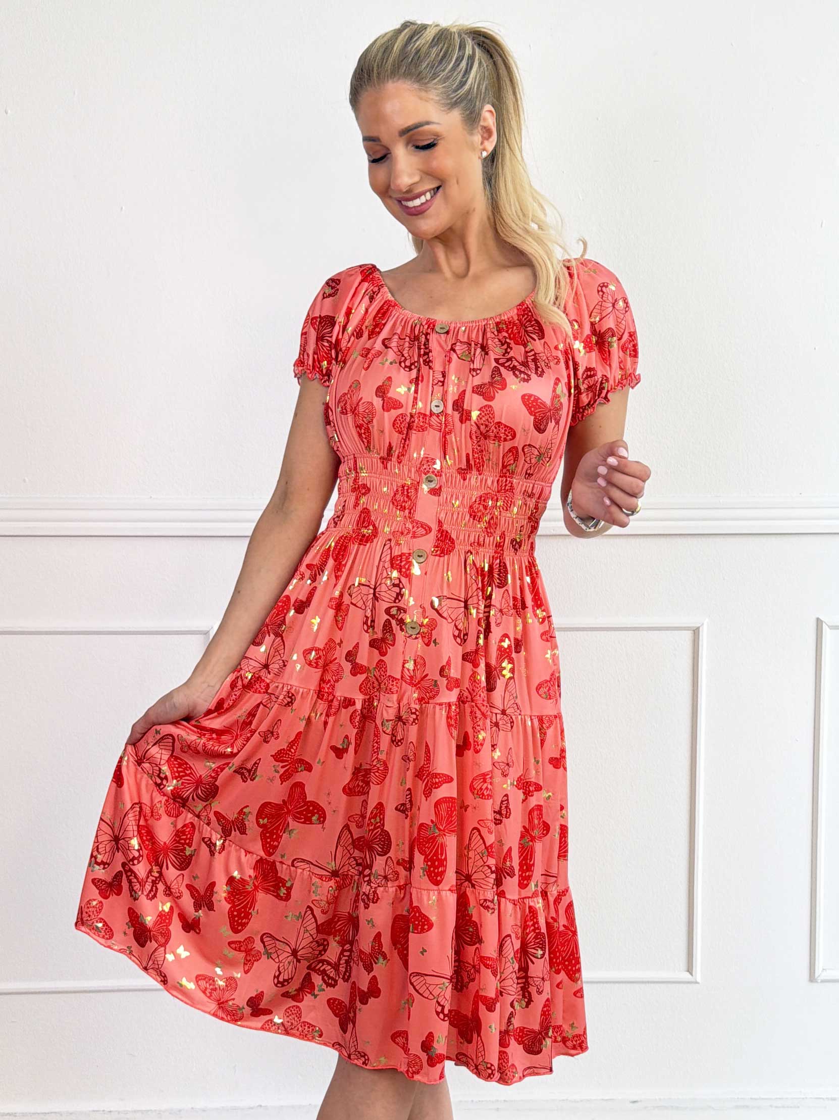 Tea Butterfly - Plus size kjole med smukt sommerfugleprint og elastisk udskæring